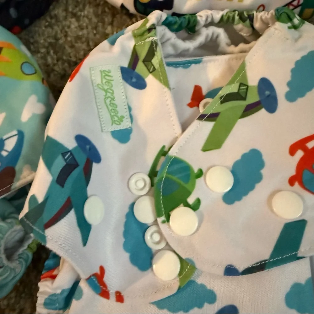 Wegreen Cloth diaper lot
Each diaper comes with an insert - Picture 3 of 3